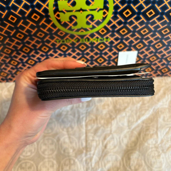 Tory Burch Britten Matte Bifold Wallet Matte Black - Picture 3 of 12